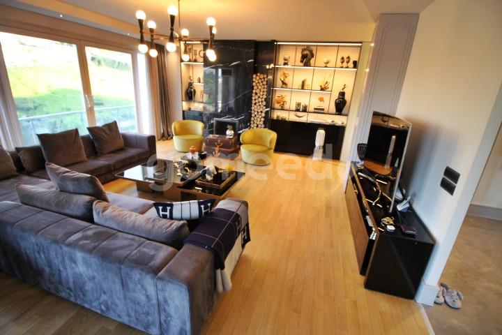 Aksoy Sitesi'nde Dekorasyonlu Satılık Ara Kat