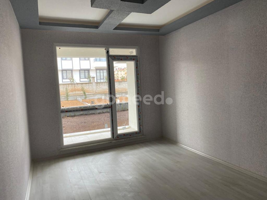 AHMET YESEVİ CADDESİ ÜZERİ 3+1 160 m2 ZEMİN KAT HOBİBAHÇELİ KAPALI OTOPARKLI SATILIK DAİRE