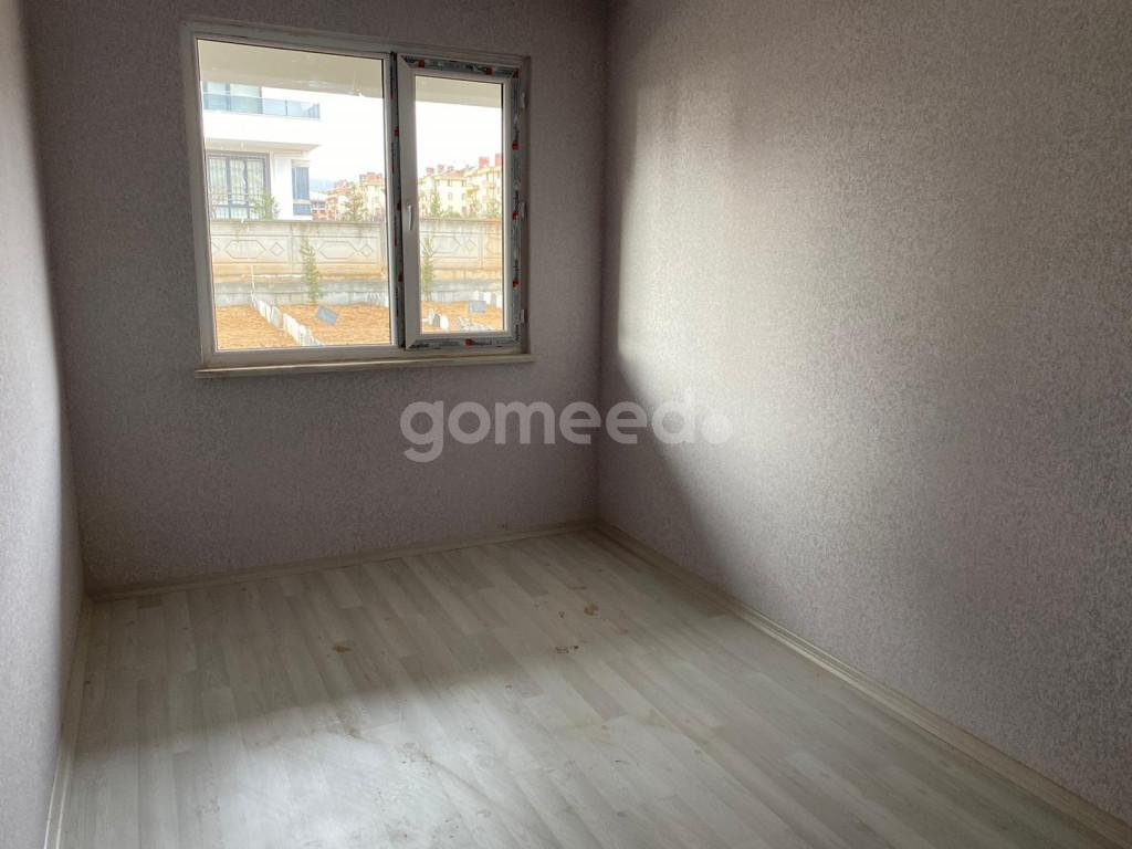 AHMET YESEVİ CADDESİ ÜZERİ 3+1 160 m2 ZEMİN KAT HOBİBAHÇELİ KAPALI OTOPARKLI SATILIK DAİRE