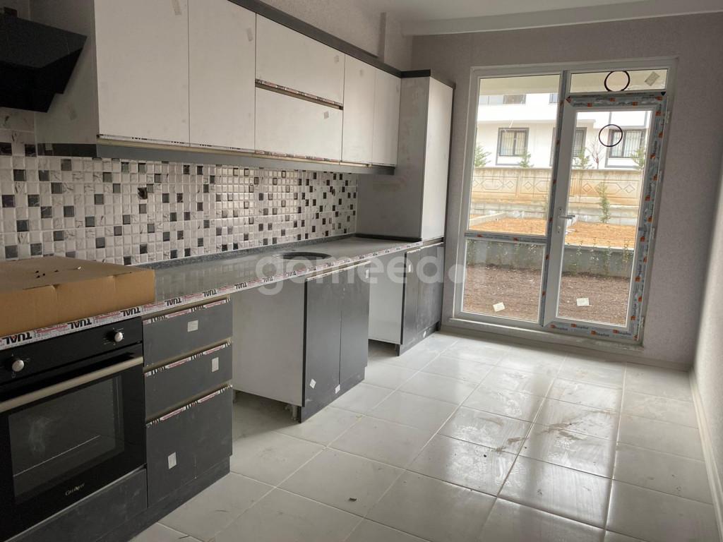 AHMET YESEVİ CADDESİ ÜZERİ 3+1 160 M2 ZEMİN KAT HOBİ BAHÇELİ KAPALI OTOPARKLI DAİRE