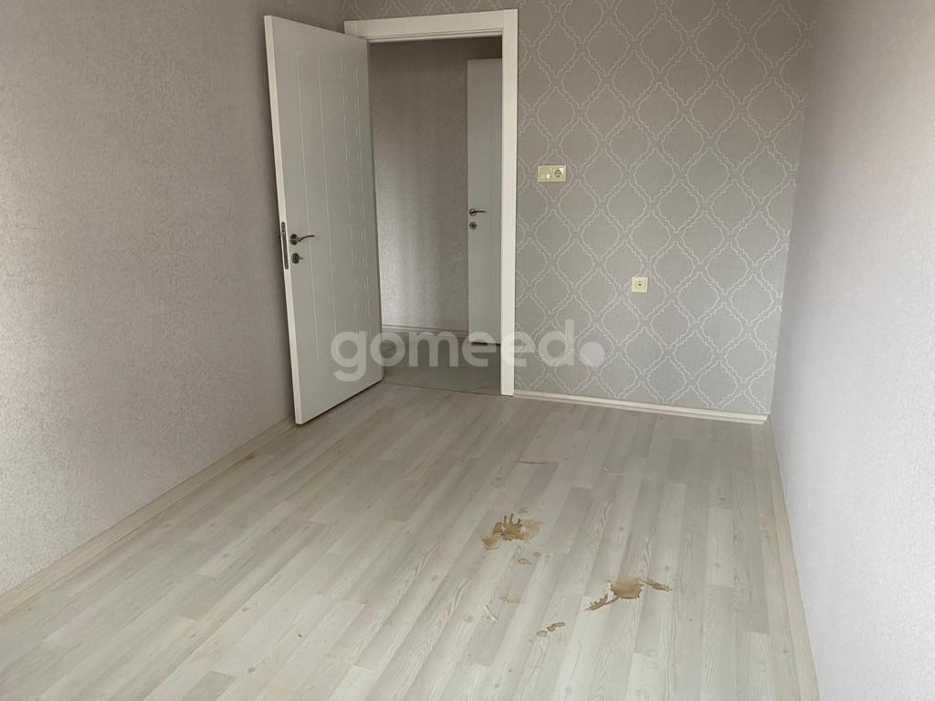 AHMET YESEVİ CADDESİ ÜZERİ 3+1 160 M2 ZEMİN KAT HOBİ  BAHÇELİ KAPALI OTOPARKLI DAİRE