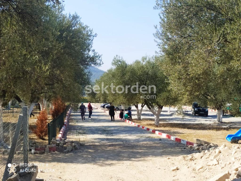 MANİSA TURGUTLU AKÇAPINARDA SATILIK 225 M2 HOBİ BAHÇESİ