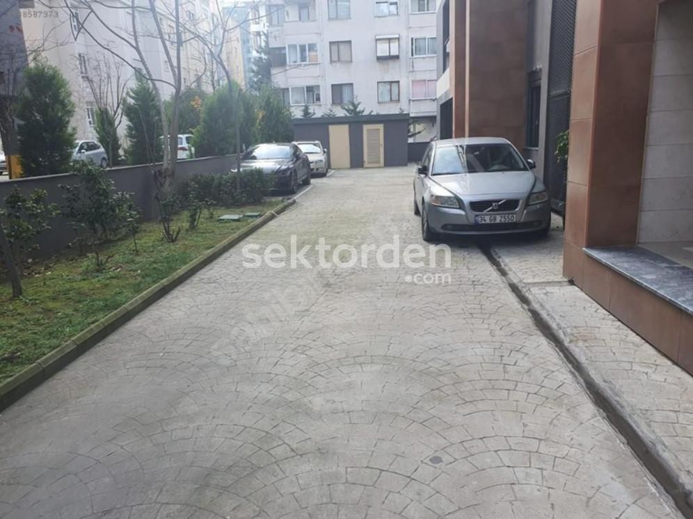 EMLAK WORKS'DEN KADIKÖY CADDEBOSTAN'DA SATILIK 3+1 DAİRE