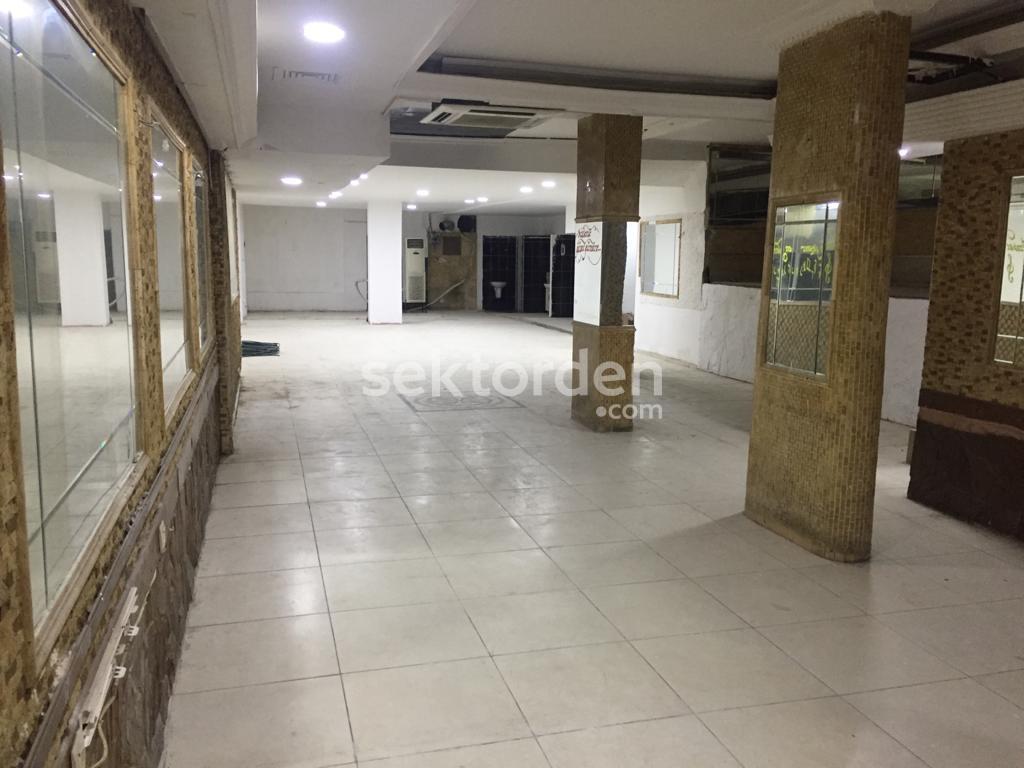 Alsancak 1.kordon'da Geniş Cepheli Dükkan