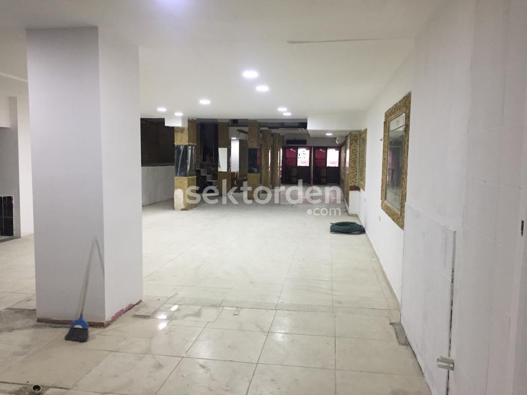 Alsancak 1.kordon'da Geniş Cepheli Dükkan