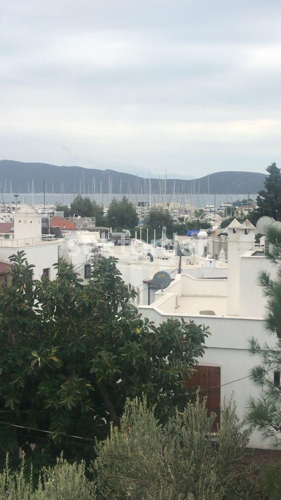 MUĞLA BODRUM ESKİÇEŞMEDE SATILIK 656 M2 İMARLI PROJELİ ARSA