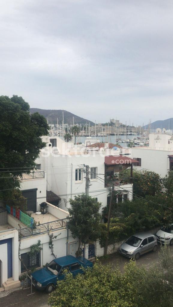 MUĞLA BODRUM ESKİÇEŞMEDE SATILIK 656 M2 İMARLI PROJELİ ARSA