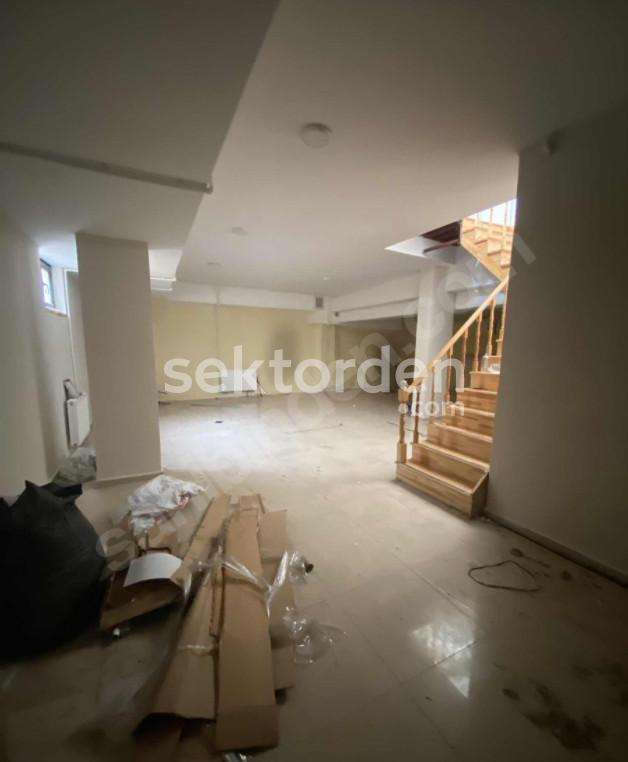 EMLAK WORKS'DEN SULTANBEYLİ MERKEZİ KONUMDA SATILIK DÜKKAN