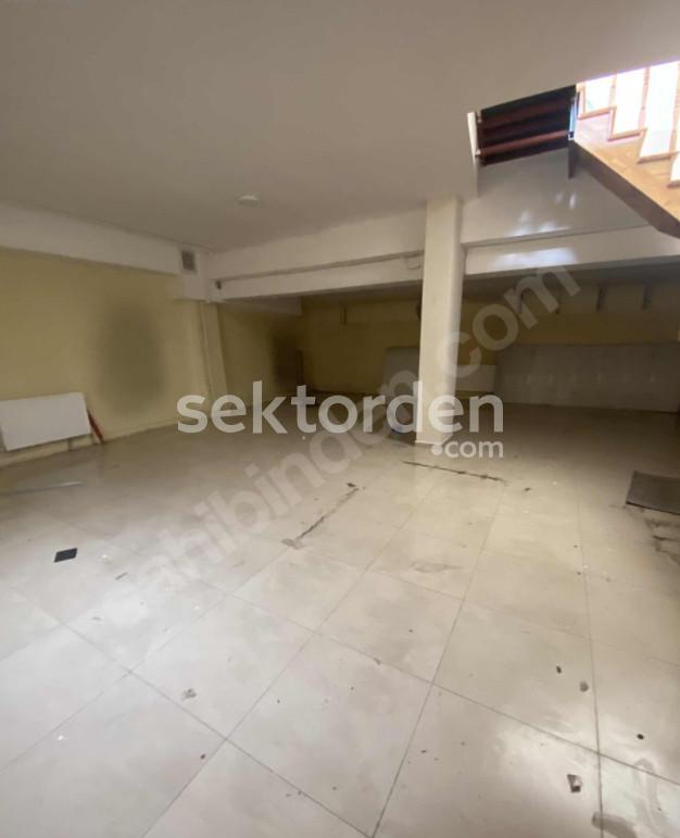 EMLAK WORKS'DEN SULTANBEYLİ MERKEZİ KONUMDA SATILIK DÜKKAN
