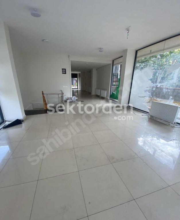 EMLAK WORKS'DEN SULTANBEYLİ MERKEZİ KONUMDA KİRALIK DÜKKAN