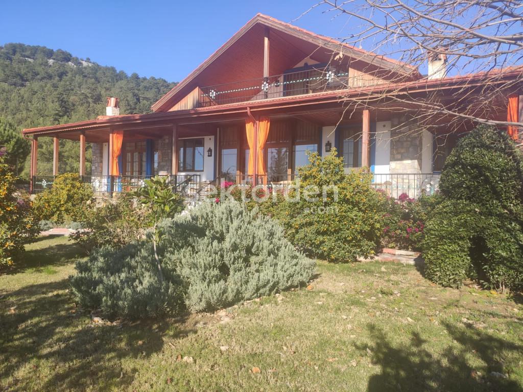 MUĞLA DALYAN ORTACADA SATILIK 3500 M2 ARSA İÇİNDE 380 M2 4+2 MALİKANE