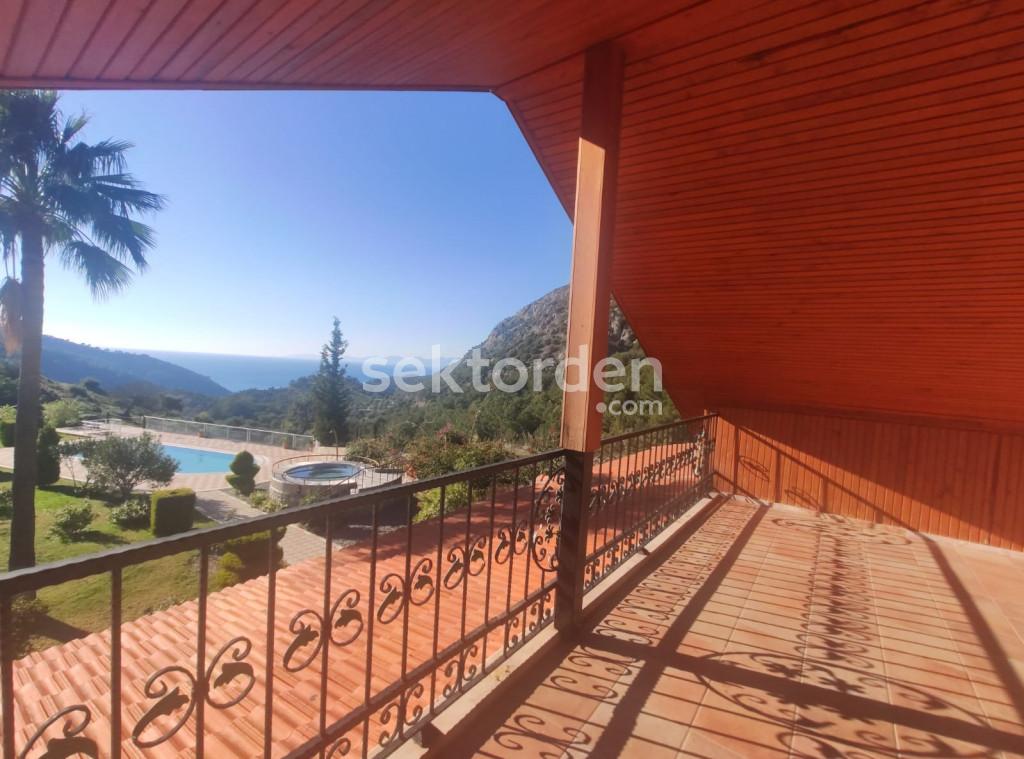 MUĞLA DALYAN ORTACADA SATILIK 3500 M2 ARSA İÇİNDE 380 M2 4+2 MALİKANE