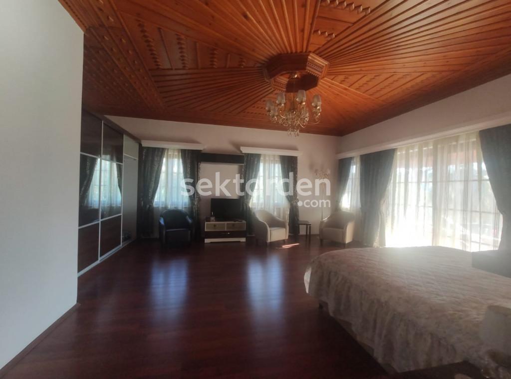 MUĞLA DALYAN ORTACADA SATILIK 3500 M2 ARSA İÇİNDE 380 M2 4+2 MALİKANE