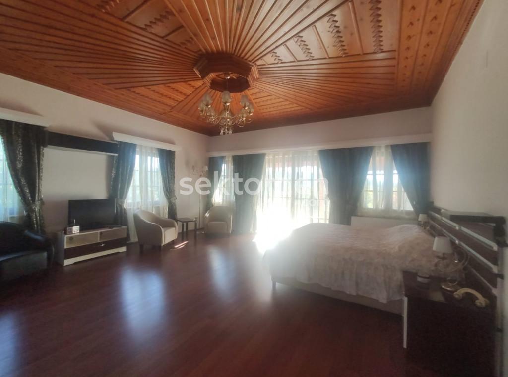 MUĞLA DALYAN ORTACADA SATILIK 3500 M2 ARSA İÇİNDE 380 M2 4+2 MALİKANE