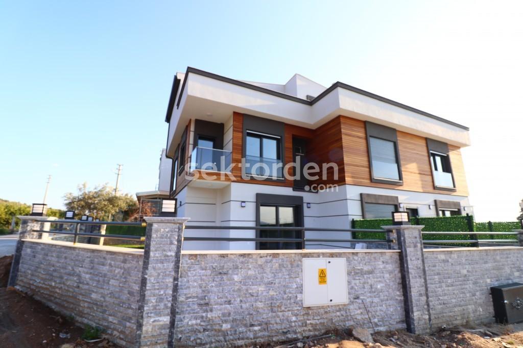 İzmir Menderes Özdere’de Ultra Lüks Özel Yapımlı 3+1 Villa
