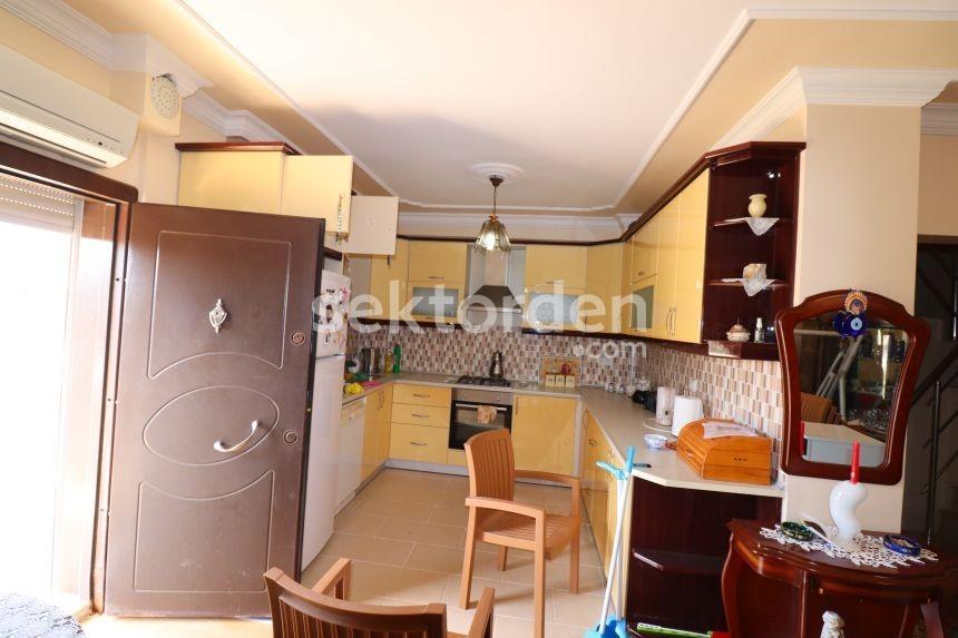 Ürkmez'de Denize 50M. Mesafede Yaz Kış Kullanıma Uygun 4+1 Villa