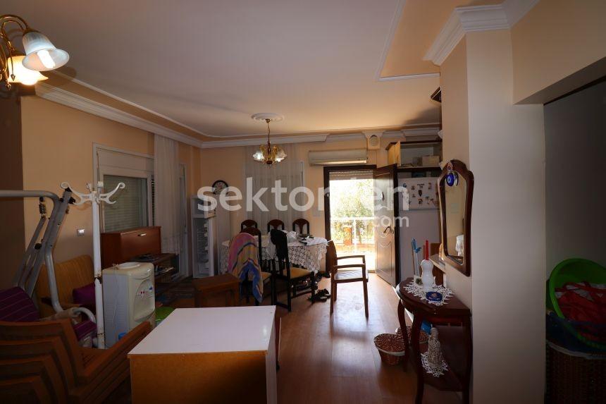 Ürkmez'de Denize 50M. Mesafede Yaz Kış Kullanıma Uygun 4+1 Villa