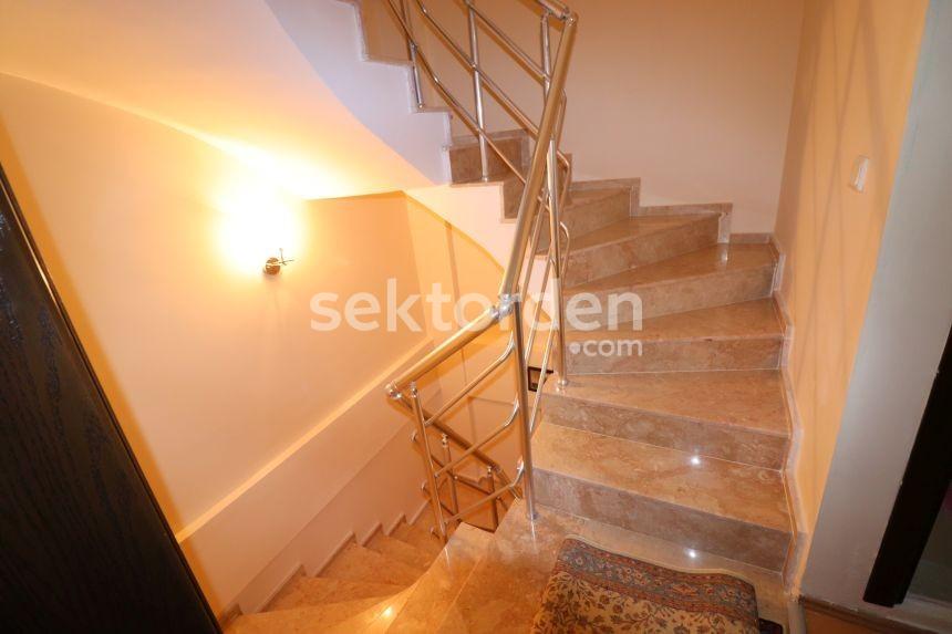 Ürkmez'de Denize 50M. Mesafede Yaz Kış Kullanıma Uygun 4+1 Villa