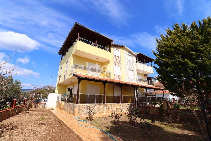 Ürkmez'de Denize 50M. Mesafede Yaz Kış Kullanıma Uygun 4+1 Villa
