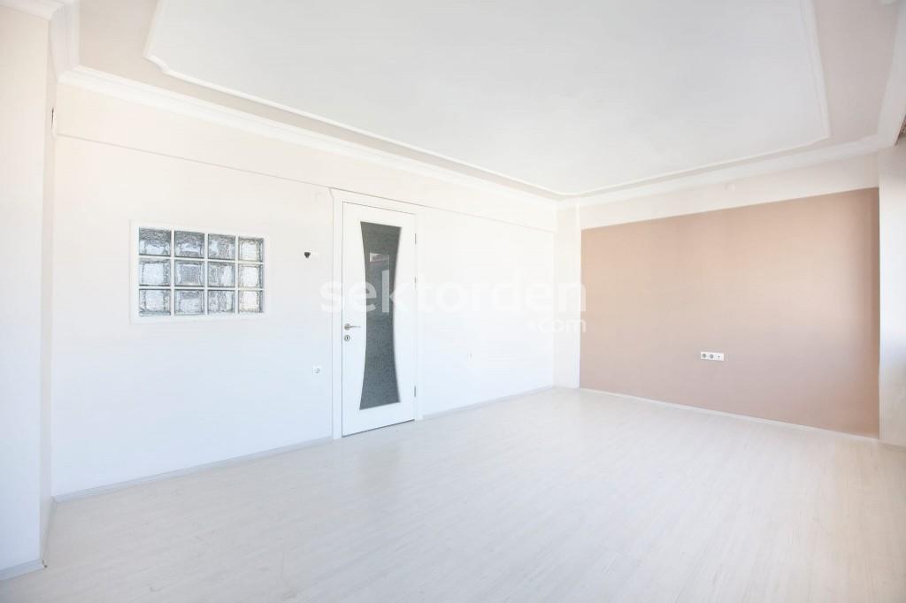 BURSA KILIÇ’TAN İNCİRLİ’DE CADDE ÜZERİ SATILIK LÜX 2+1 DAİRE
