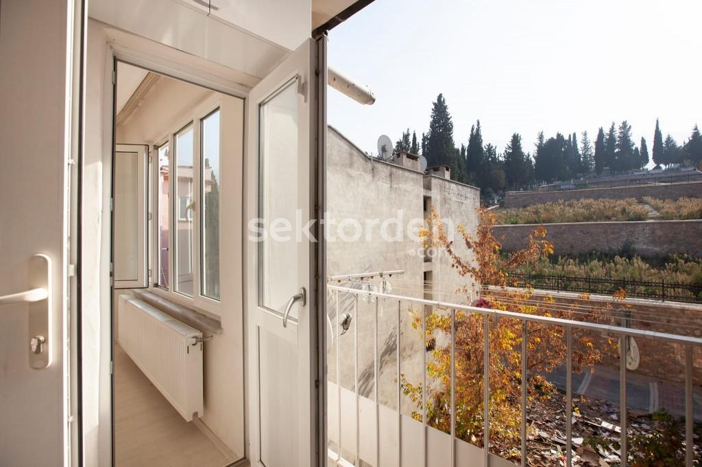 BURSA KILIÇ’TAN İNCİRLİ’DE CADDE ÜZERİ SATILIK LÜX 2+1 DAİRE