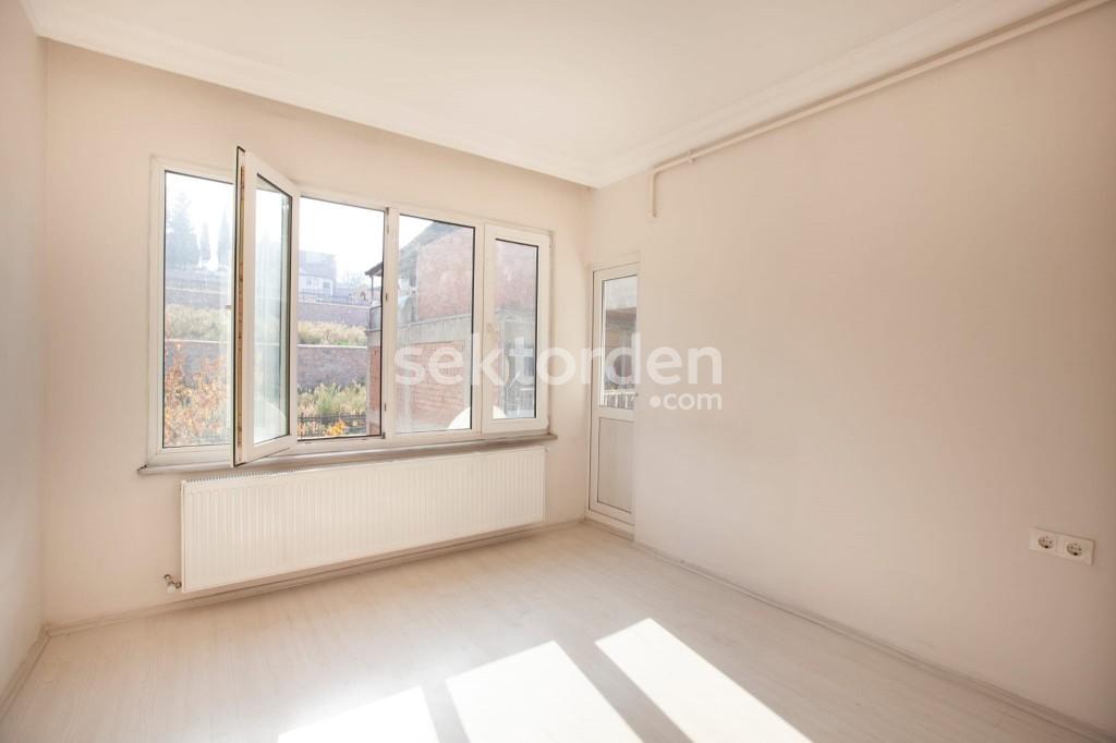BURSA KILIÇ’TAN İNCİRLİ’DE CADDE ÜZERİ SATILIK LÜX 2+1 DAİRE