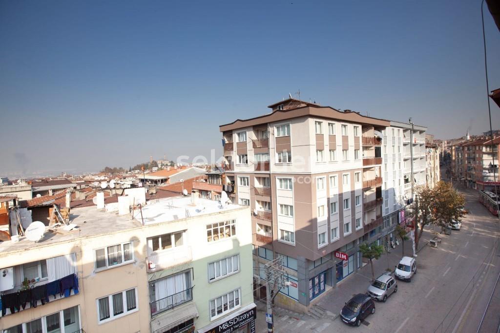 BURSA KILIÇ’TAN İNCİRLİ’DE CADDE ÜZERİ SATILIK LÜX 2+1 DAİRE