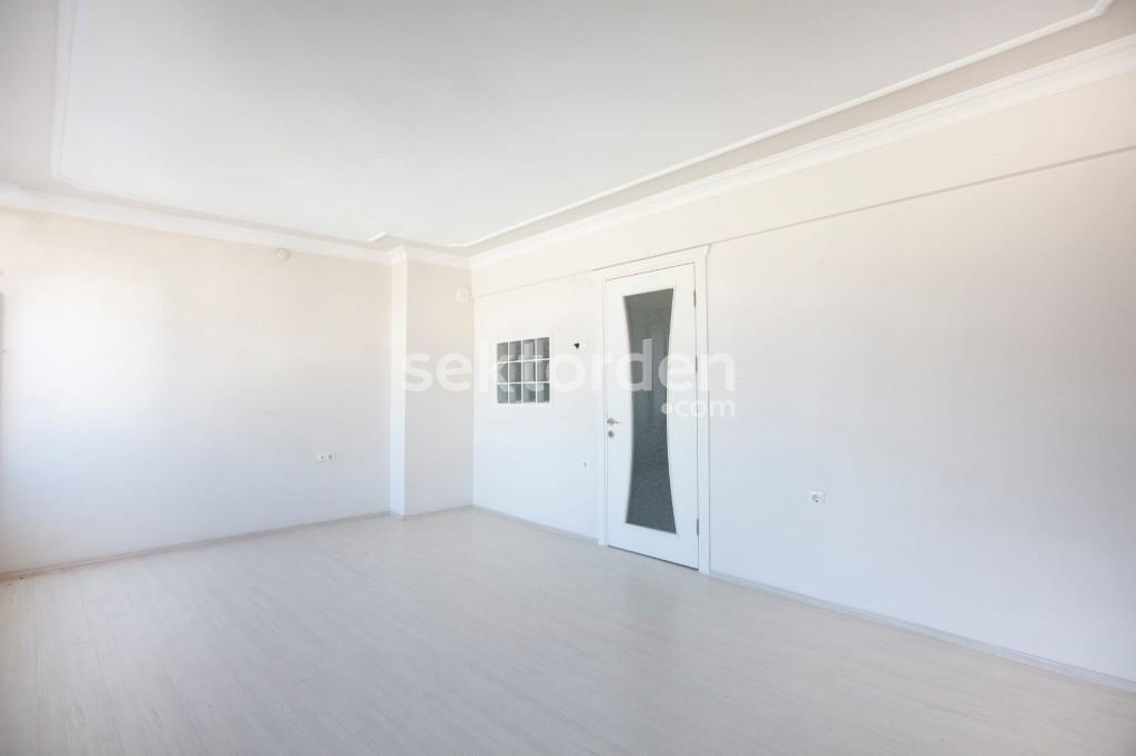 BURSA KILIÇ’TAN İNCİRLİ’DE CADDE ÜZERİ SATILIK LÜX 2+1 DAİRE